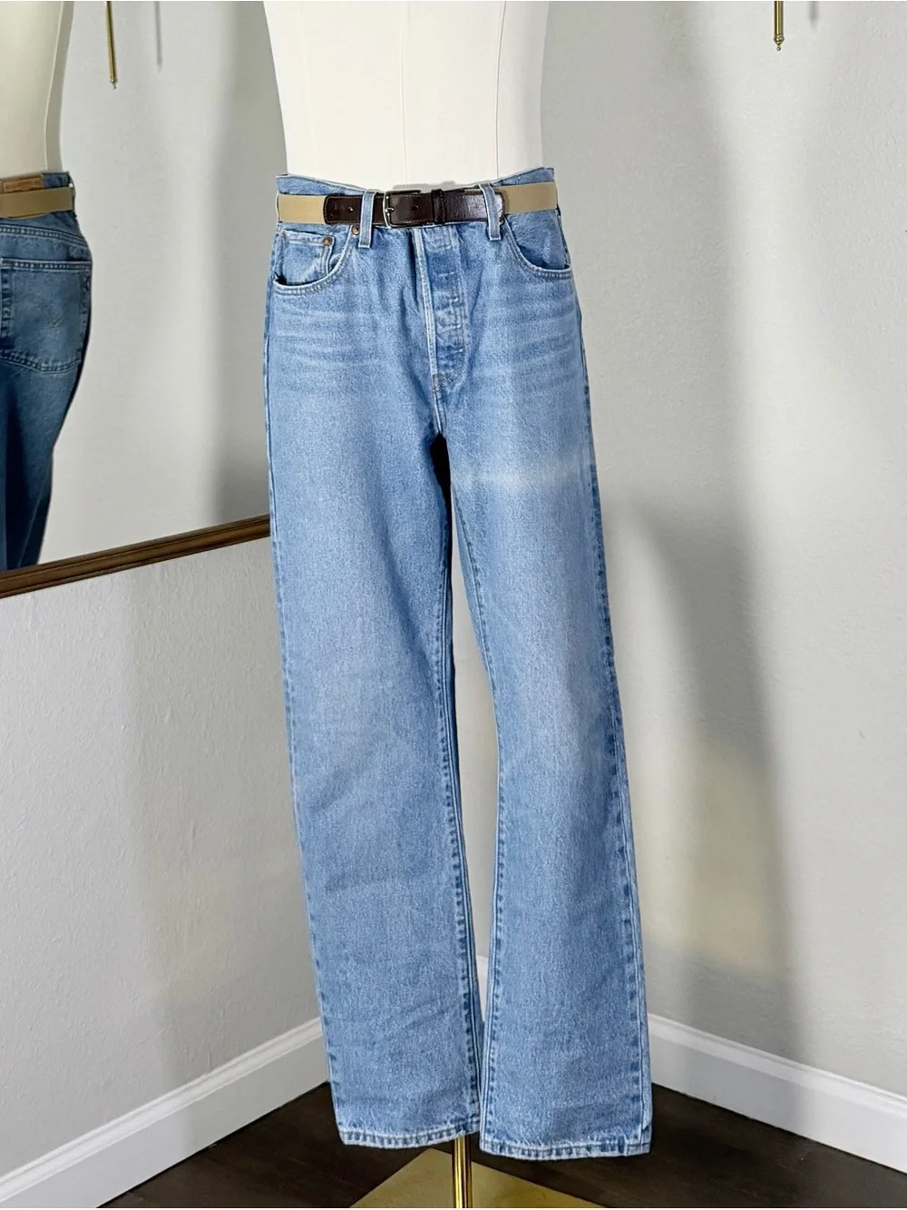 Levi's 501 Original Straight Leg Button Fly Jeans Medium Wash Blue 32x32
